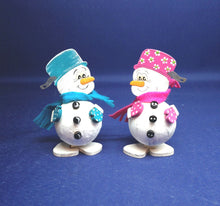 Lade das Bild in den Galerie-Viewer, Schneemann mit Topf aus Holz mit Styropor-Bauch