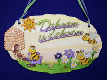 Lade das Bild in den Galerie-Viewer, Sonne mit Gesicht und herausgestreckter Zunge aus Holz