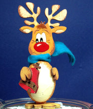 Lade das Bild in den Galerie-Viewer, Rentier aus Holz und Styropor