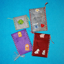 Lade das Bild in den Galerie-Viewer, Monster Knopf aus Holz