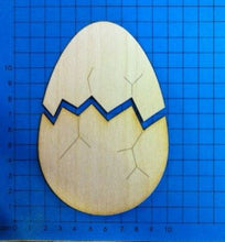Lade das Bild in den Galerie-Viewer, Eierschale 2teilig aus Holz