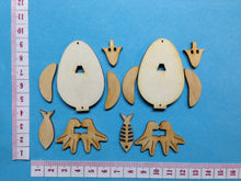 Lade das Bild in den Galerie-Viewer, Eier-Pinguin aus Holz