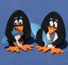 Lade das Bild in den Galerie-Viewer, Eier-Pinguin aus Holz