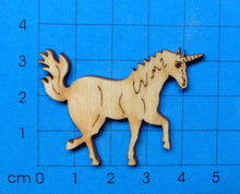 Lade das Bild in den Galerie-Viewer, Einhorn aus Holz