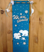 Lade das Bild in den Galerie-Viewer, Eisbär laufend aus Holz