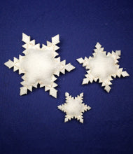 Lade das Bild in den Galerie-Viewer, Eiskristalle aus Filz zum Nähen