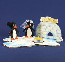 Lade das Bild in den Galerie-Viewer, Eisloch aus Holz