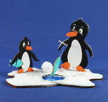 Lade das Bild in den Galerie-Viewer, Eisloch aus Holz