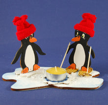 Lade das Bild in den Galerie-Viewer, Eisloch aus Holz