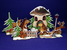 Lade das Bild in den Galerie-Viewer, Elch röhrend mit Hufen aus Holz zum Hinstellen