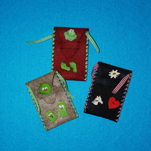 Lade das Bild in den Galerie-Viewer, Butterblume Knopf aus Holz in 3cm