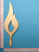 Lade das Bild in den Galerie-Viewer, Flamme aus Holz für Kantholz