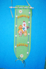 Lade das Bild in den Galerie-Viewer, Hahn schüchtern aus Holz