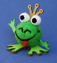 Lade das Bild in den Galerie-Viewer, Frosch Hugo zum Trockenfilzen/Nadelfilzen