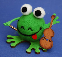 Lade das Bild in den Galerie-Viewer, Frosch Hugo zum Trockenfilzen/Nadelfilzen