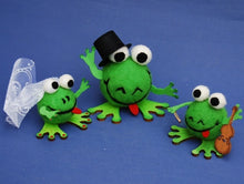 Lade das Bild in den Galerie-Viewer, Frosch Hugo zum Trockenfilzen/Nadelfilzen