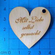 Lade das Bild in den Galerie-Viewer, Herz Geschenkanhänger aus Holz graviert mit verschiedenen Schriftzügen für alle Anlässe