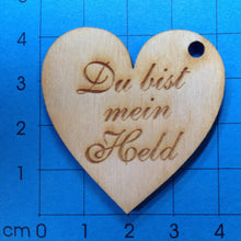 Lade das Bild in den Galerie-Viewer, Herz Geschenkanhänger aus Holz graviert mit verschiedenen Schriftzügen für alle Anlässe
