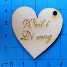 Lade das Bild in den Galerie-Viewer, Herz Geschenkanhänger aus Holz graviert mit verschiedenen Schriftzügen für alle Anlässe