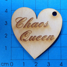 Lade das Bild in den Galerie-Viewer, Herz Geschenkanhänger aus Holz graviert mit verschiedenen Schriftzügen für alle Anlässe