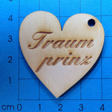 Lade das Bild in den Galerie-Viewer, Herz Geschenkanhänger aus Holz graviert mit verschiedenen Schriftzügen für alle Anlässe