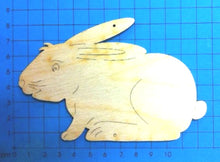 Lade das Bild in den Galerie-Viewer, Feldhase hockend aus Holz
