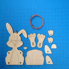 Lade das Bild in den Galerie-Viewer, Hase aus Holz, Schlenker-Figur