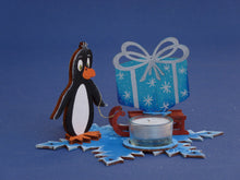 Lade das Bild in den Galerie-Viewer, Schlitten aus Holz klein