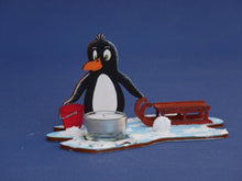 Lade das Bild in den Galerie-Viewer, Schlitten aus Holz klein