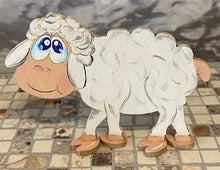 Lade das Bild in den Galerie-Viewer, Schafe aus Holz, zum Umwickeln für Wolle geeignet