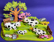 Lade das Bild in den Galerie-Viewer, Weidenplatte mit Zaun, Büsche, Baum und Felsen