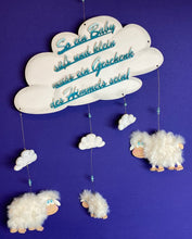 Lade das Bild in den Galerie-Viewer, Schriftzug So ein Baby süß und klein muss ein Geschenk des Himmels sein!