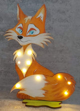 Lade das Bild in den Galerie-Viewer, Füchsin als Standfigur aus Holz
