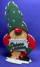 Lade das Bild in den Galerie-Viewer, Wichtel-Standfigur mit Schild