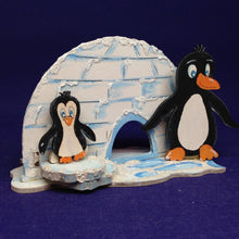 Lade das Bild in den Galerie-Viewer, Iglu aus Holz zum Hängen
