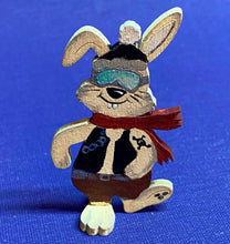 Lade das Bild in den Galerie-Viewer, Skihasen zum Stellen in 7cm aus Holz