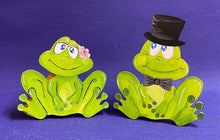 Lade das Bild in den Galerie-Viewer, Komplettset: Frosch-Brautpaar mit Mr & Mrs. Schriftzug
