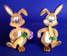 Lade das Bild in den Galerie-Viewer, Hasen zum Stellen in 7cm aus Holz