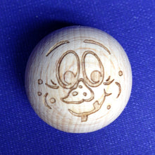 Lade das Bild in den Galerie-Viewer, Holzkugeln mit Gesicht (25mm)