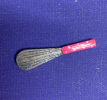 Lade das Bild in den Galerie-Viewer, Schneebesen aus Holz