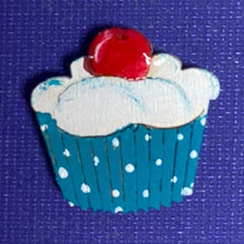 Lade das Bild in den Galerie-Viewer, Cupcake aus Holz