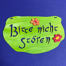 Lade das Bild in den Galerie-Viewer, Schild 20cm mit Ausschnitt "Bitte nicht stören" aus Holz
