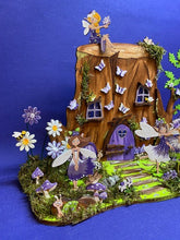 Lade das Bild in den Galerie-Viewer, Baumstumpfhaus mit Fenster und Türen