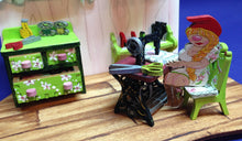 Lade das Bild in den Galerie-Viewer, Komplettset aus Holz: Nähstube mit viel Zubehör