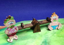 Lade das Bild in den Galerie-Viewer, Wackelauto, Sandkasten und Wippe für Spielplatz