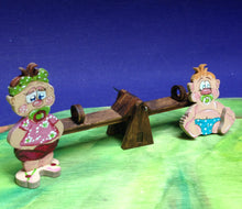 Lade das Bild in den Galerie-Viewer, Wackelauto, Sandkasten und Wippe für Spielplatz