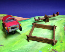 Lade das Bild in den Galerie-Viewer, Wackelauto, Sandkasten und Wippe für Spielplatz