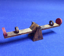 Lade das Bild in den Galerie-Viewer, Wackelauto, Sandkasten und Wippe für Spielplatz