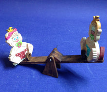 Lade das Bild in den Galerie-Viewer, Wackelauto, Sandkasten und Wippe für Spielplatz