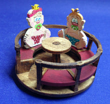 Lade das Bild in den Galerie-Viewer, Karussell und Bank für Spielplatz